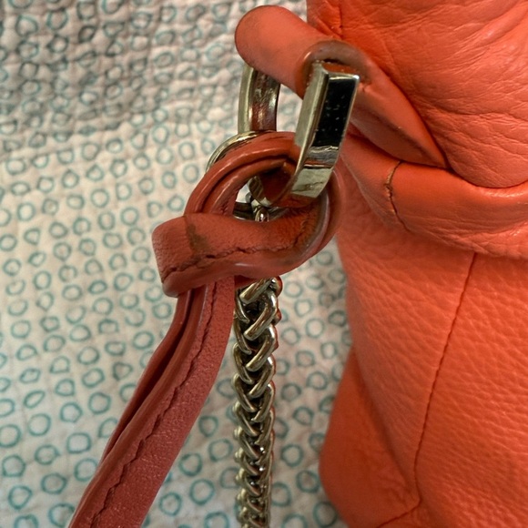 🖤 Vince Camuto Rehabber Bag Coral-Orange Pebbled Leather Turn-Lock Shoulder Bag - Picture 4 of 16